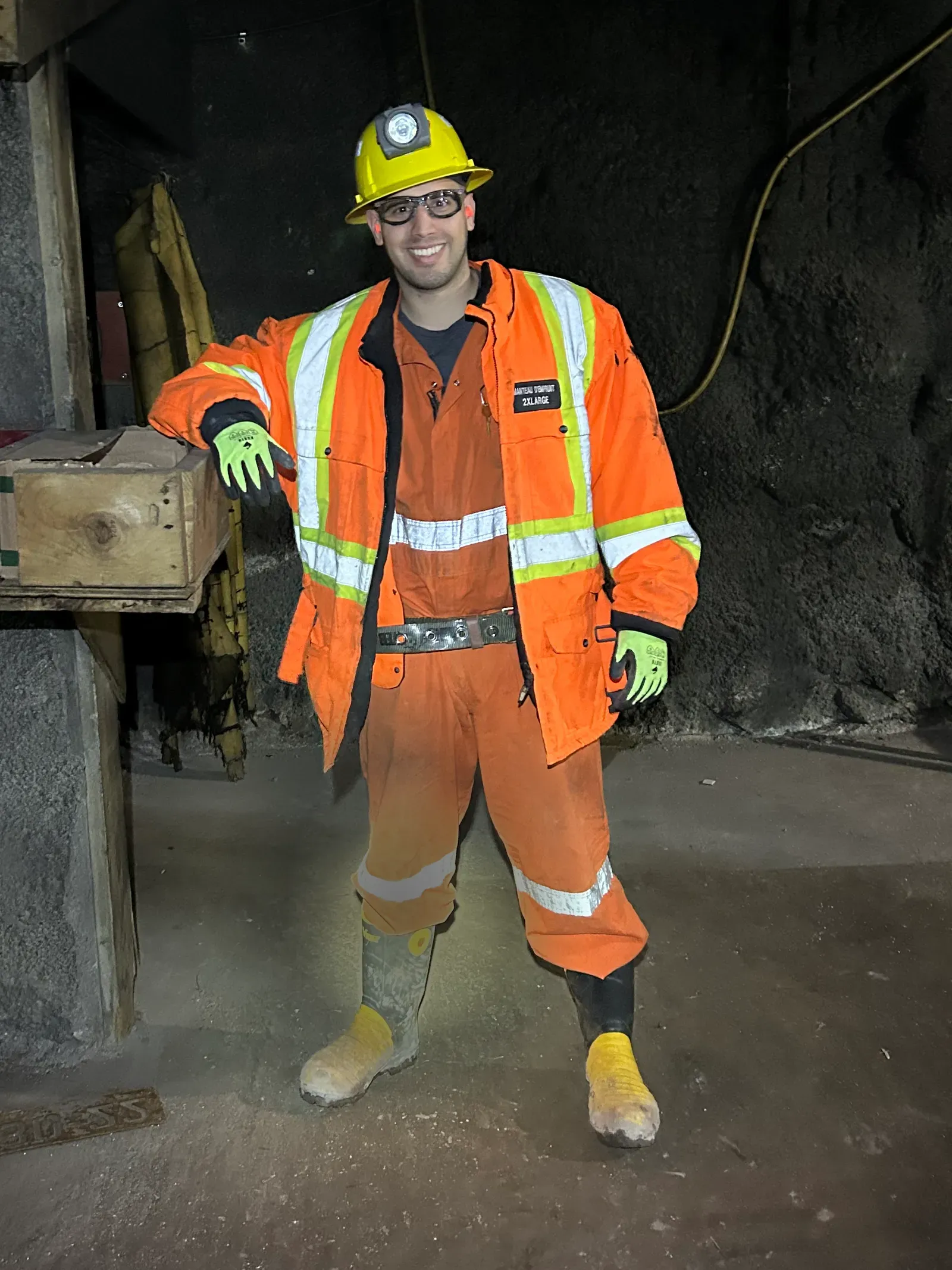 Membre de l’équipe InnovAS Global en équipement de sécurité dans une mine souterraine